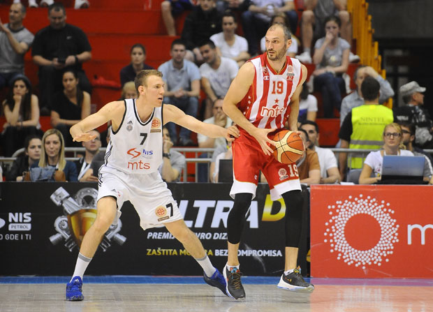 Партизан кажњен са 90.000 динара због испада на дербију