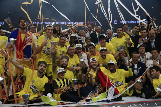 Фенербахче освојио Евролигу: Српски трио са пехаром