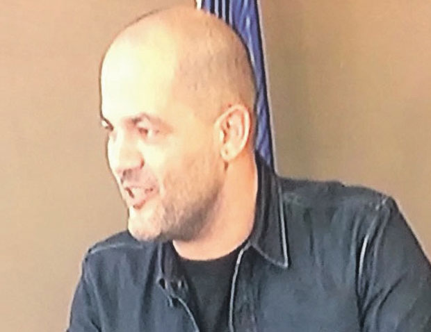 ОСУДЕ ЗБОГ ХАПШЕЊА МЕНАЏЕРА БУДВЕ: Сад се стиде тробојке