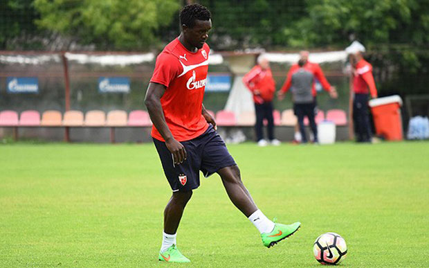 Фудбалера Звезде сат времена држали на прелазу Мердаре