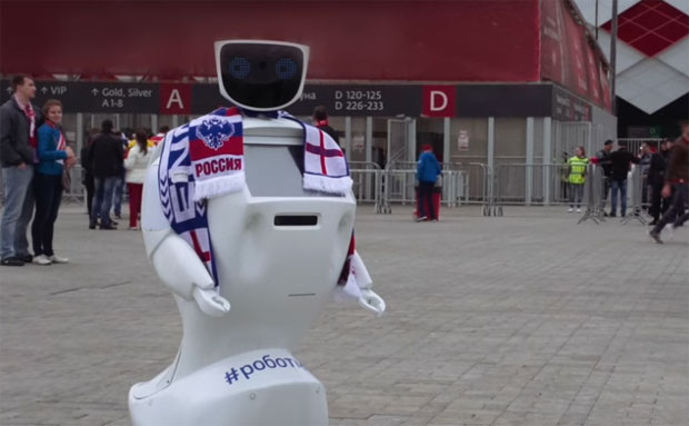 Робот ће да чува енглеске навијаче у Русији (ВИДЕО)