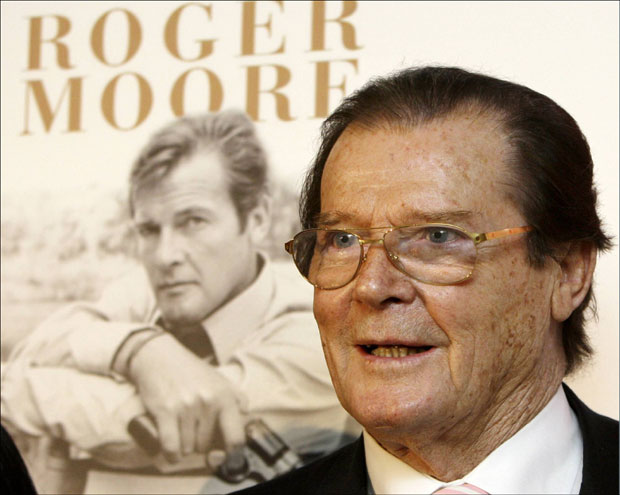 ОДЛАЗАК НЕПОНОВЉИВОГ БОНДА: Преминуо Роџер Мур