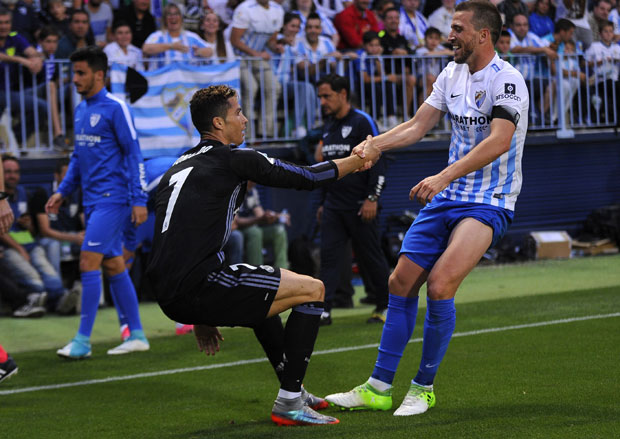 ВИДЕО: Играчи Малаге се склањали против Реала?