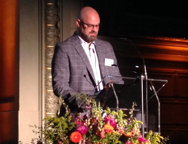 Јаз срушио баријере