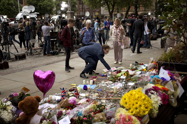 Аријана Гранде прекинула турнеју након напада у Манчестеру