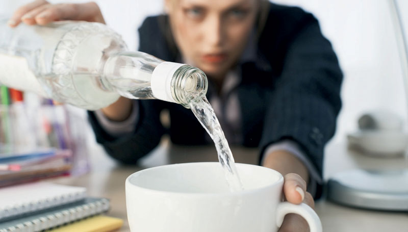 ДАМЕ, НЕ ПРЕТЕРУЈТЕ: Само једно пиће дневно повећава ризик од рака дојке