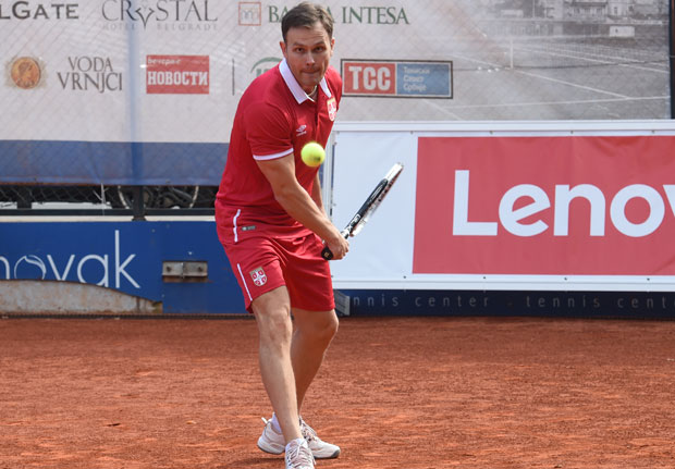 Спортски дан у Москви, Мали играо егзибициони тениски меч