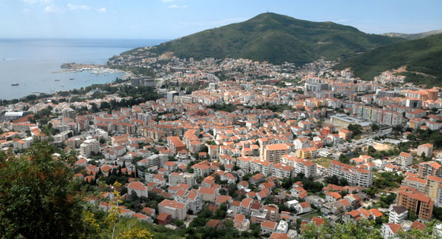 На једног Будванина укњижена 63 стана!