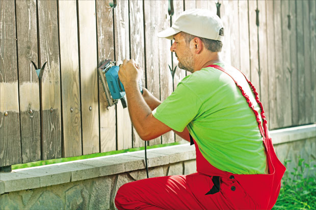 Редовно фарбајте дрвене ограде