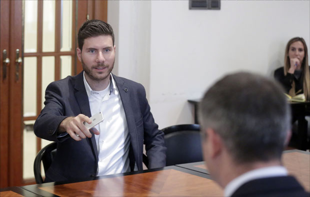 Пернар позвао Русе да не дају паре Пленковићу за Агрокор 