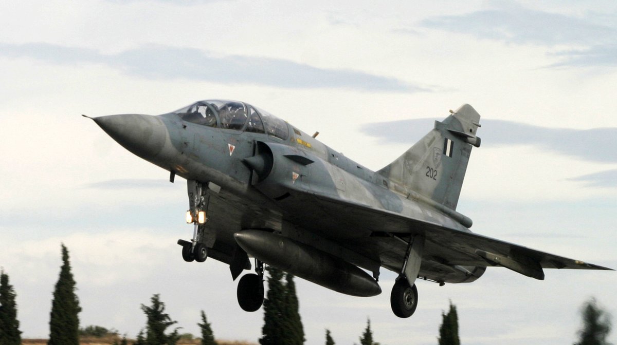 Грчки војни авион се срушио у море, пилот спасен