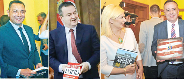 ЕВО КОЈЕ СУ КЊИГЕ МИНИСТРИ ДОБИЛИ ОД ПРЕМИЈЕРА: Антићу Звезда, Вулину НАТО