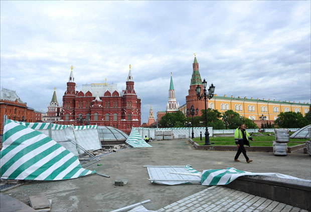Број жртава невремена у Москви порастао на 14  (ФОТО)