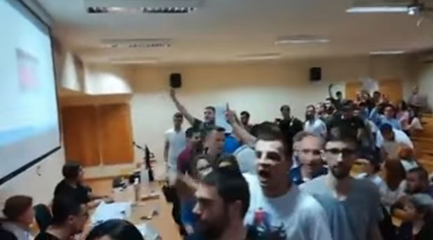 Прекинута трибина Жена у црном на ФПН