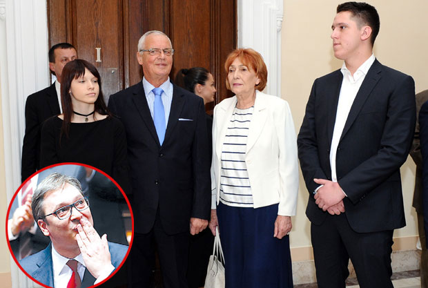 Послао пољубац родитељима, ћерки и сину