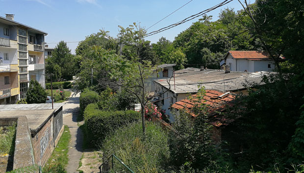 Украли сеф са пумпе, лисице их стигле на крову