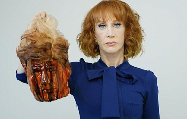 CNN отпустио комичарку због фотографије с Трамповом главом 