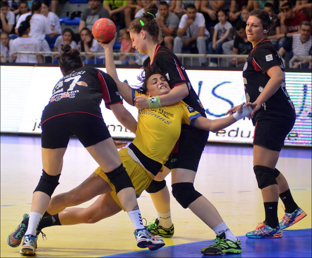 Финале Купа Србије за рукометашице: Бекамент брани, Наиса напада трофеј