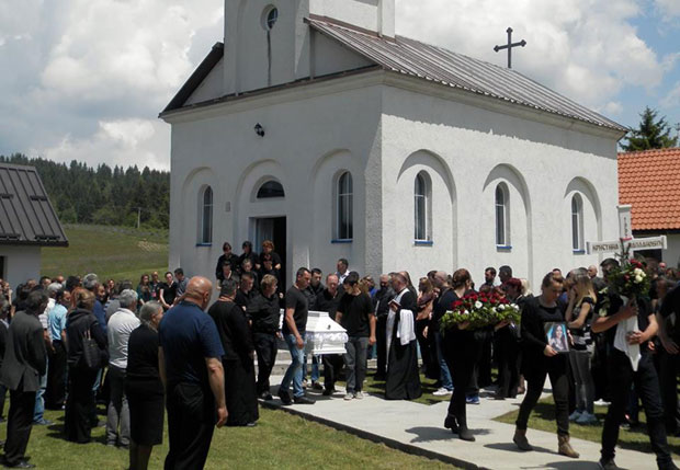 Родитељи и сестре дозивали Кристину, бели ковчег покопан уз јауке!