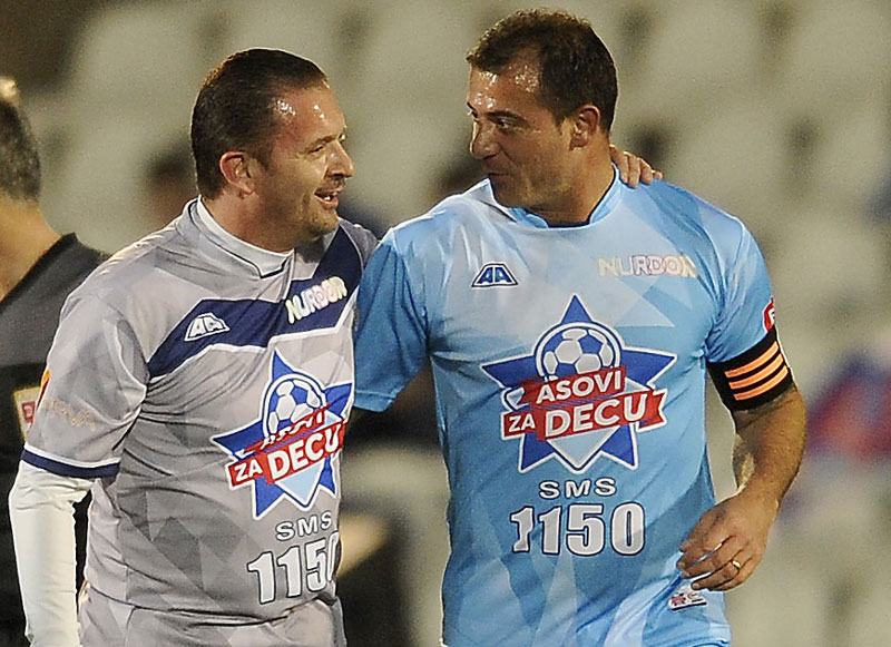 Деки против Пеђе, Шукера, Кармела...