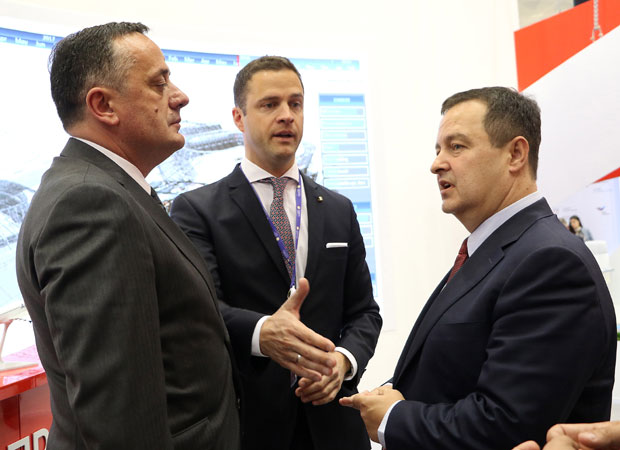 ФОРУМ У САНКТ ПЕТЕРБУРГУ: Инвеститори пишу редом