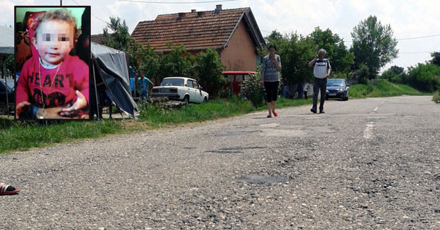 МОНСТРУОЗНО: Згазио двогодишњу девојчицу да не проспе трешње!
