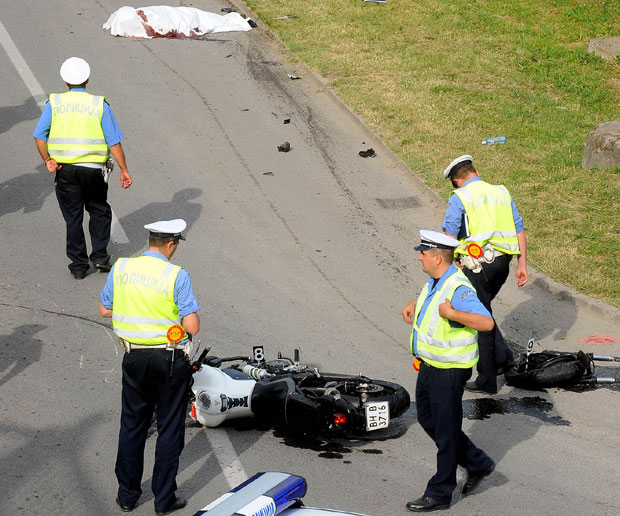 Мотоциклиста „покупио“ пешака