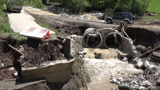 Проглашена ванредна ситуација у општини Прибој, поплава и у Пожеги (ФОТО)