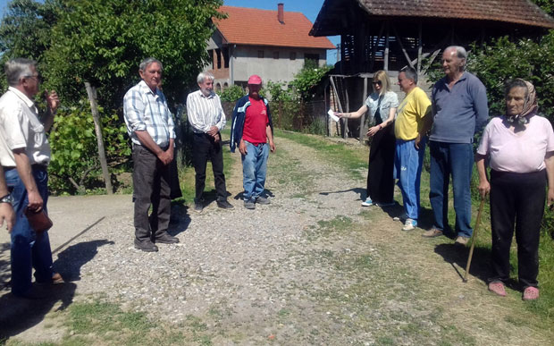 Због катастра без пута