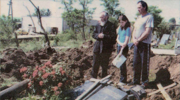 И данас сањам НАТО бомбама разрован гроб моје Сунчице