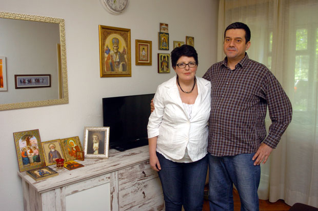 Преживели пожар, грцају у дуговима