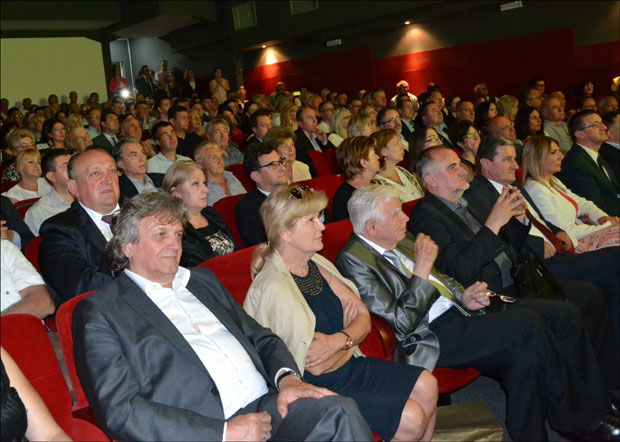 Од Радоша по 20.000 динара