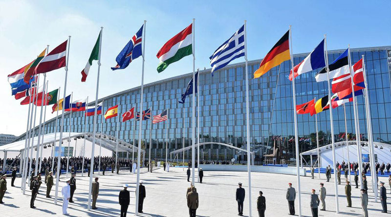 ЈЕДНИ ЛИКУЈУ, ДРУГИ ТУГУЈУ: Црна Гора и званично чланица НАТО
