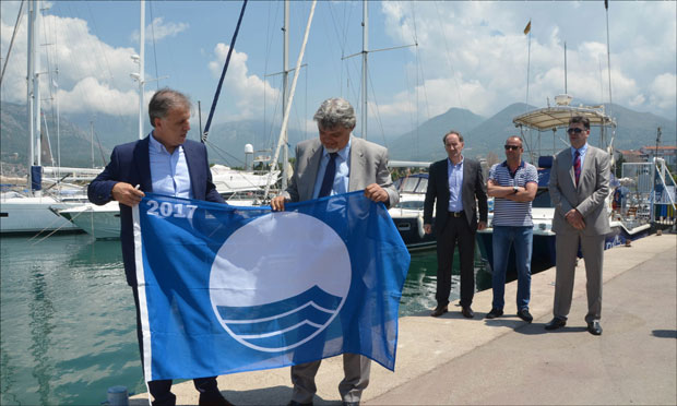 Плава заставица и за барску марину