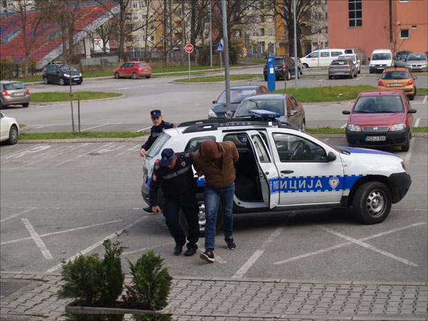 Мрђи 31 месец за изнуду