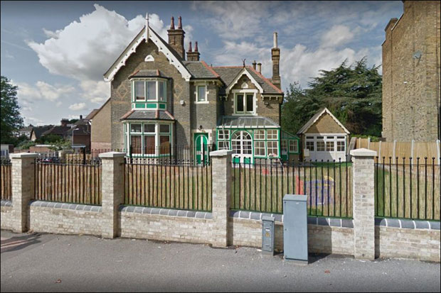 Васпитачицу у Лондону ножем напале три Азијаткиње