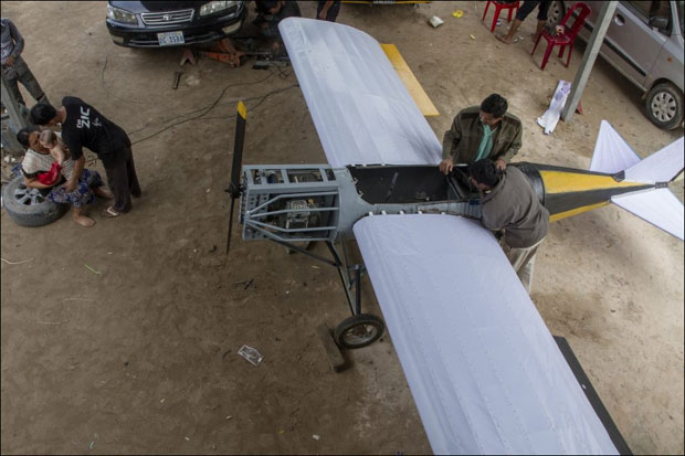 Гледао снимке на интернету, па направио мали авион (ВИДЕО)