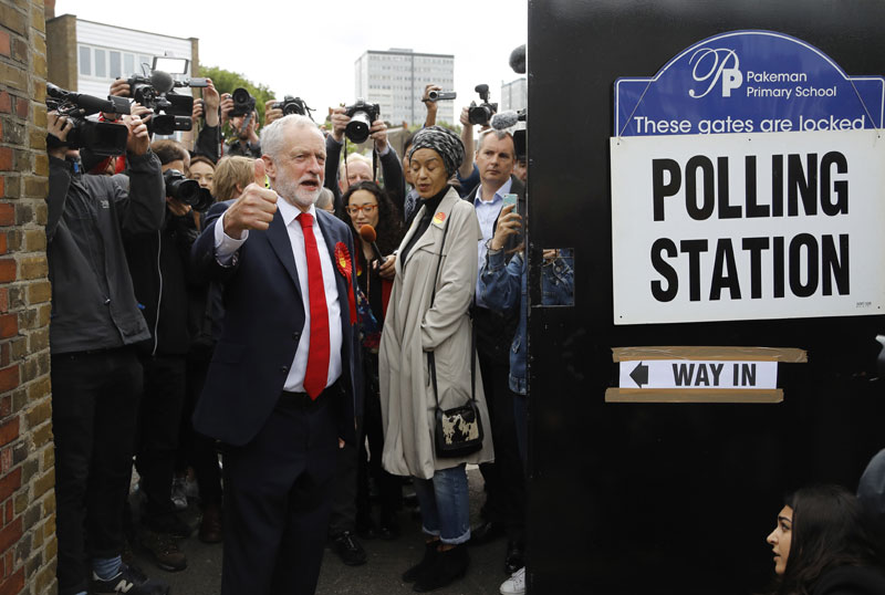 Корбин: Нови избори могући до краја године или 2018.