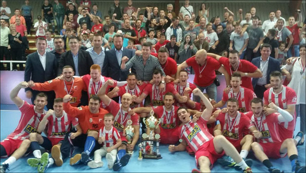 Звезди трофеј после девет година!