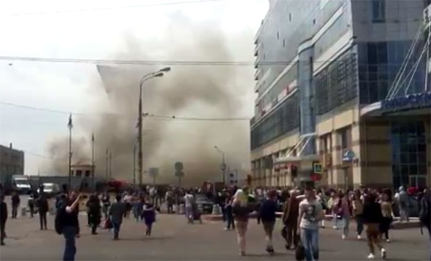 ДРАМА У МОСКВИ: Пожар код железничке станице, евакуисано 3.500 људи (ВИДЕО)