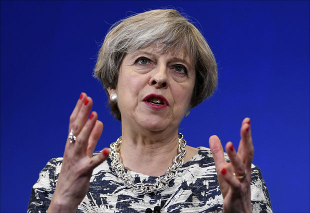 Тереза Меј задржала своје најважније министре и у новој влади
