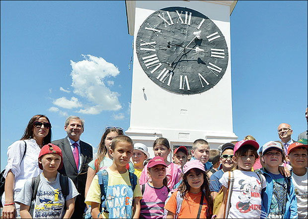 Шпијунка: Хан у ђачком албуму