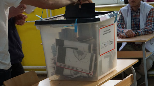 (УЖИВО) Ђурић: Српска листа освојила свих 10 мандата, Срби славе на северу КиМ; Харадинај прогласио победу ратне коалиције