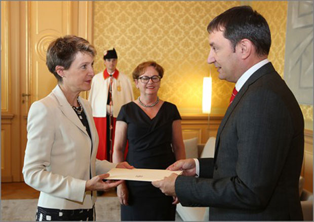 Амбасадорима пуни буђелари