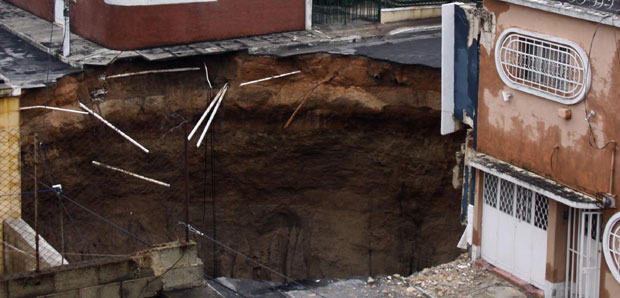 Рупа прогутала локалну пицерију у Охају