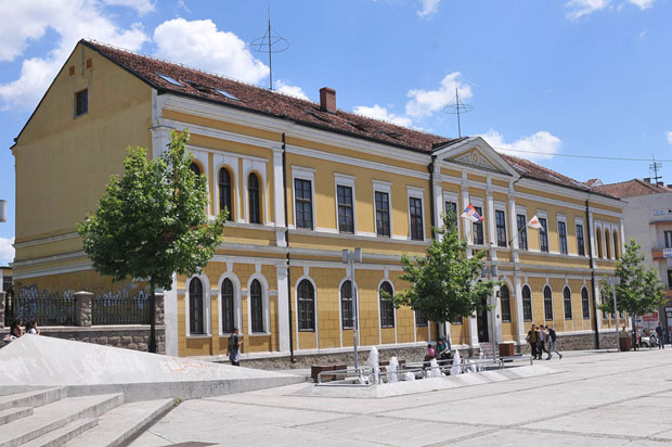 Правница заменила историчара