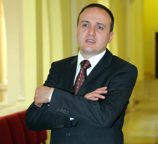 ШПИЈУНКА: Заувек посланик