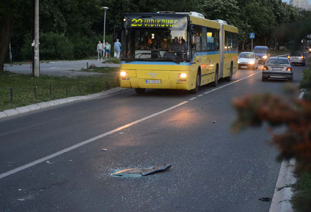 НЕСРЕЋА НА ВИДИКОВЦУ: Судар два аутобуса и џипа, једна особа тешко повређена (ФОТО)