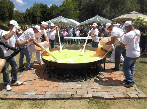 За госте кајгана од 5.005 јаја