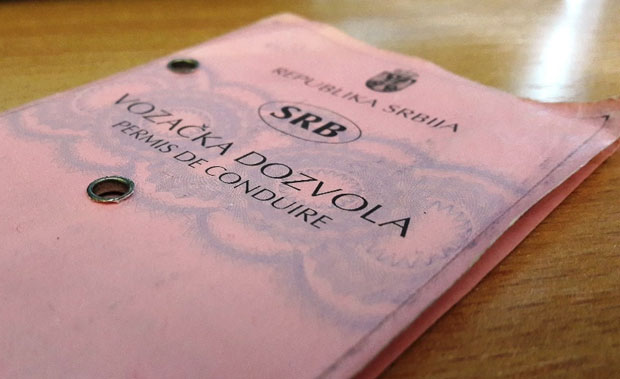 Стара возачка пише казну до 30.000 динара